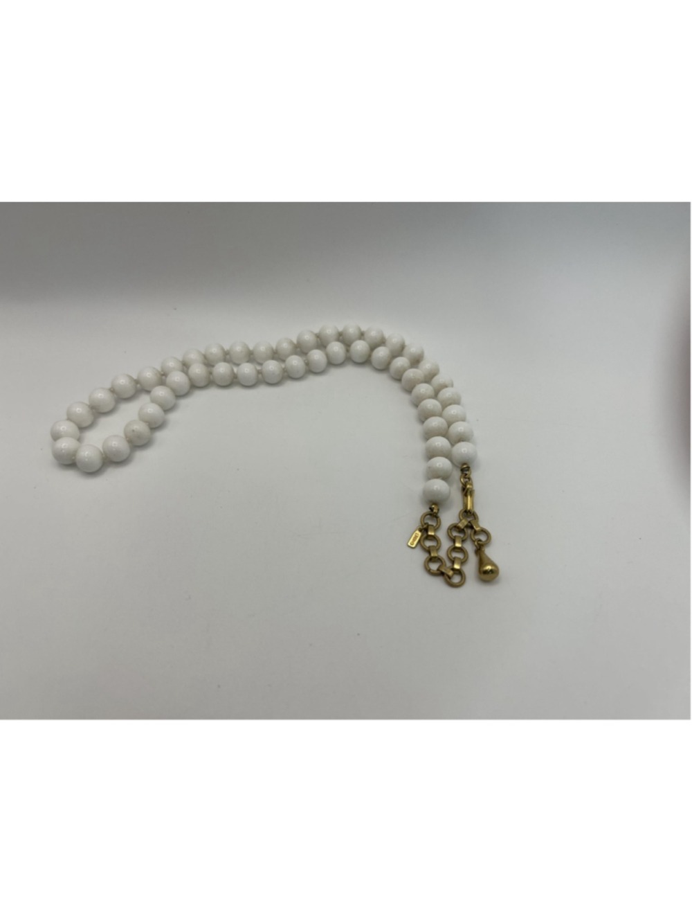 Monet Necklace White Beaded Strand Gold Tone Chain Hook Clasp 18 Inch Jewelry - Picture 4 of 5